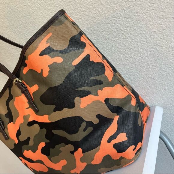 MICHAEL KORS Camo Orange XL Jet Set Voyager Tote Travel Summer Bag + Wallet - Picture 3 of 12
